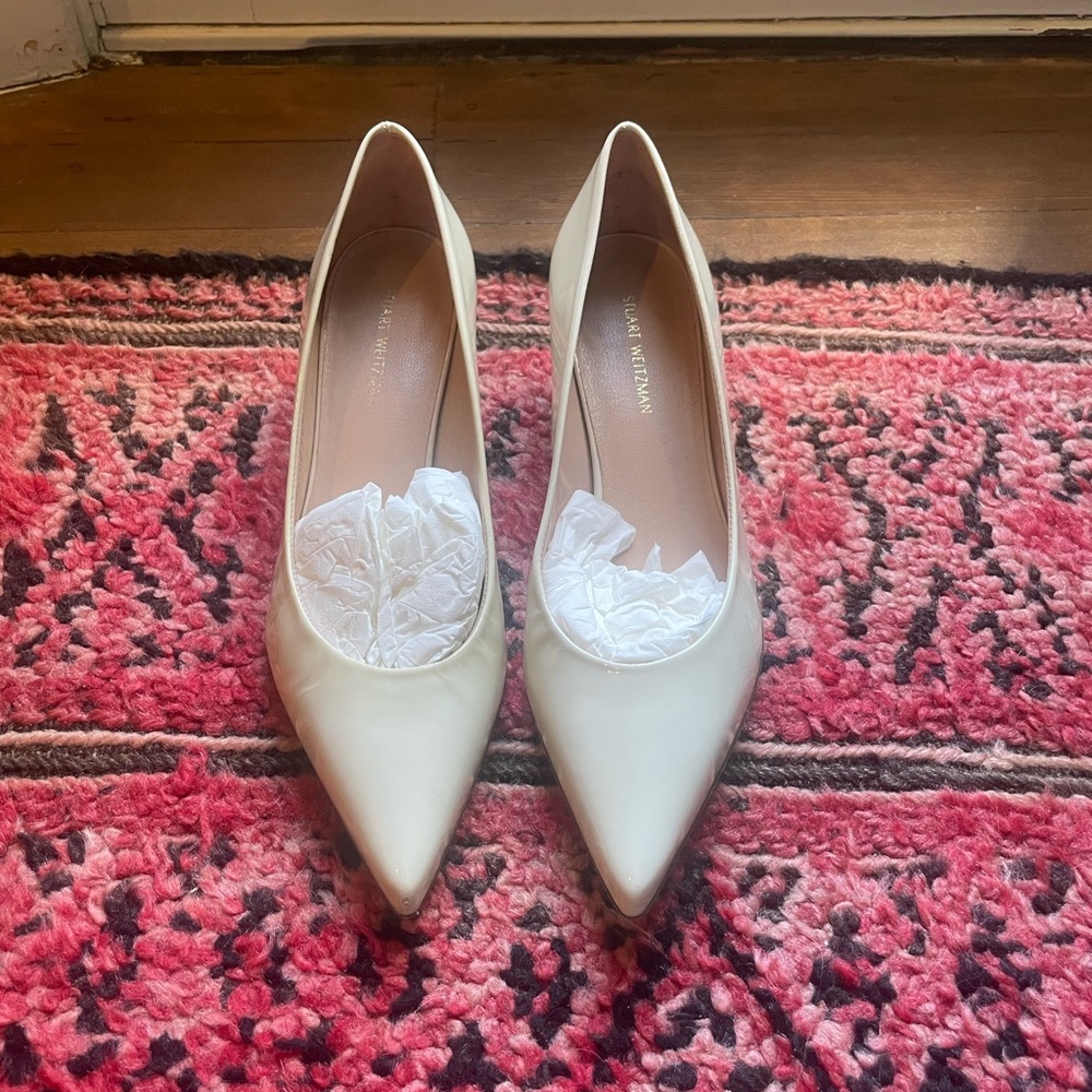 Stuart Weitzman cream shoes size 5